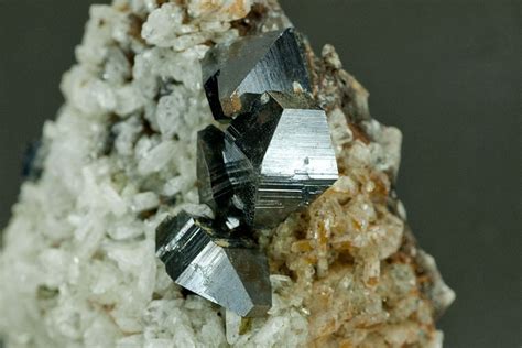 ¿Anatase: El Mineral Marciano Que Revolucionará Tus Productos Cerámicos?